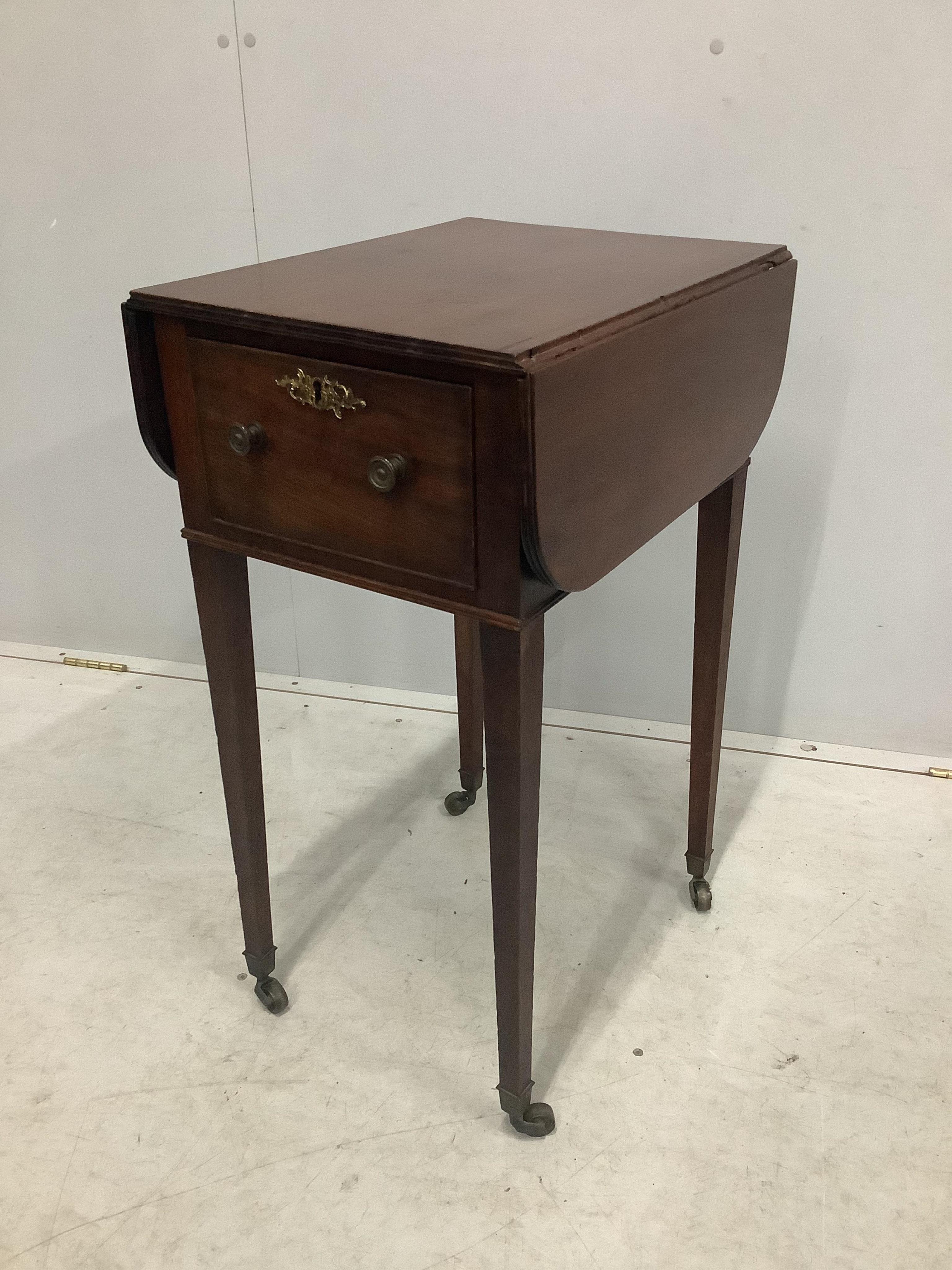 A small George III mahogany Pembroke table, width 38cm, depth 46cm, height 74cm. Condition - fair